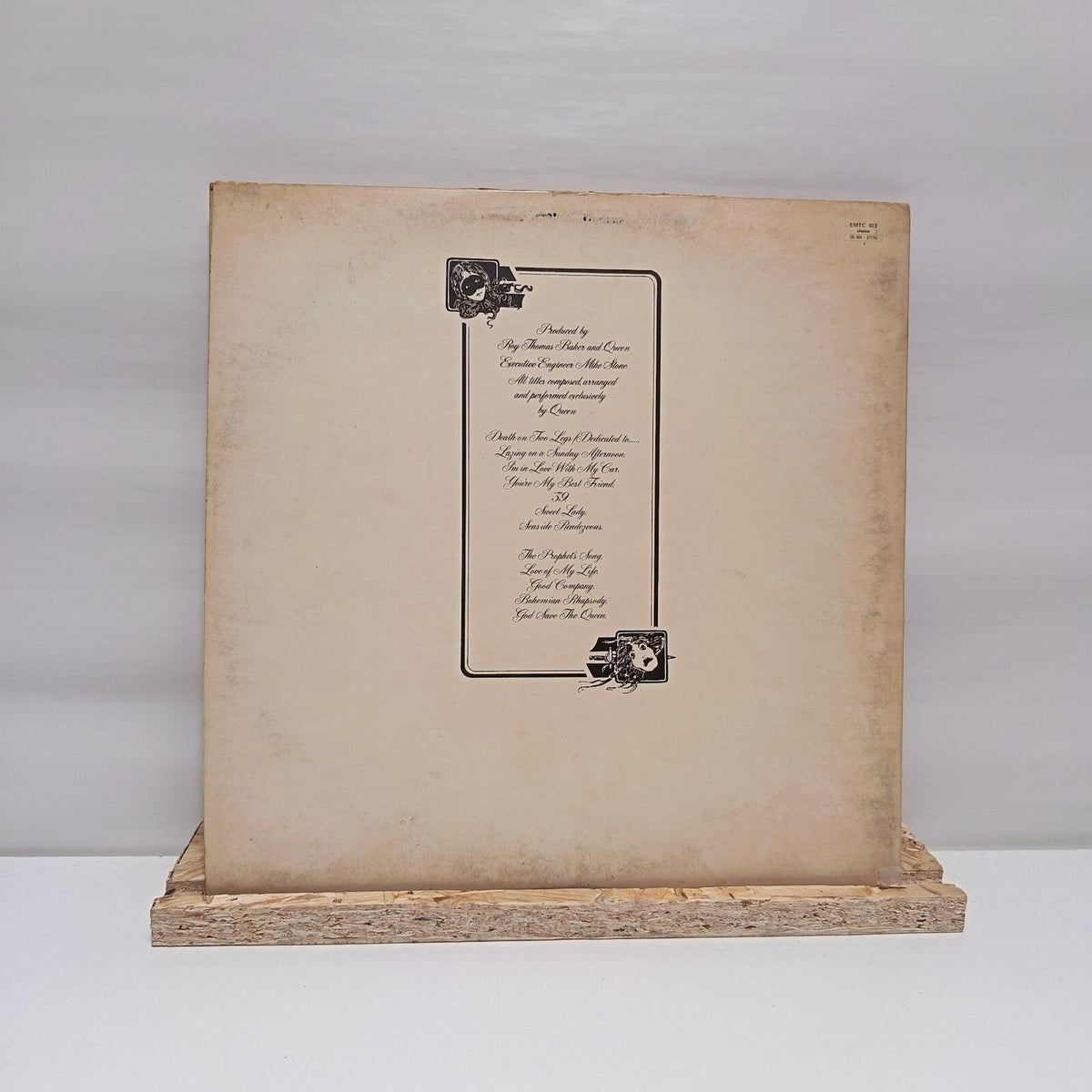 Queen a night at the opera vinyl record VG+/VG EMTC 103
