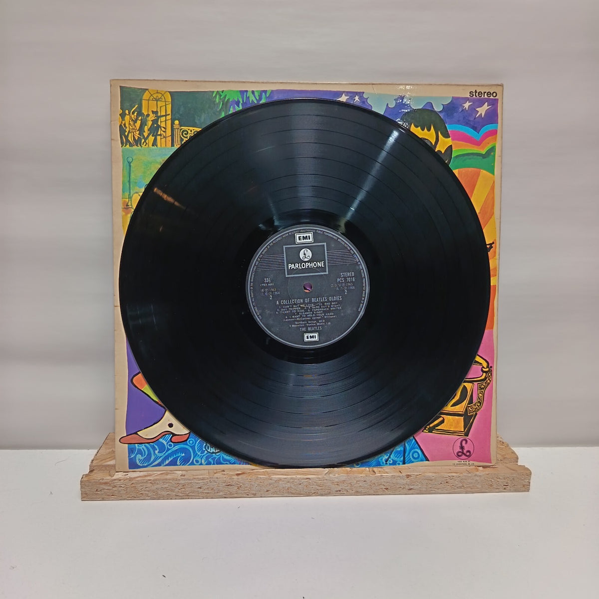 The Beatles a collection of beatles oldies vinyl record VG+/VG+ PCS 7016