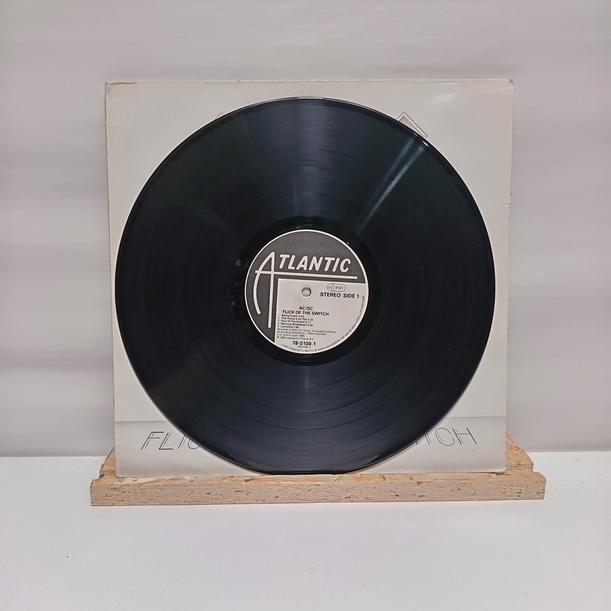 AC/DC flick of the switch vinyl record VG+/VG+ 78-0100-1