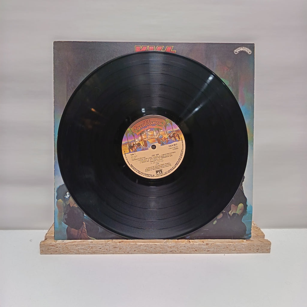 Kiss love gun vinyl record VG+/VG+ CALH 2017