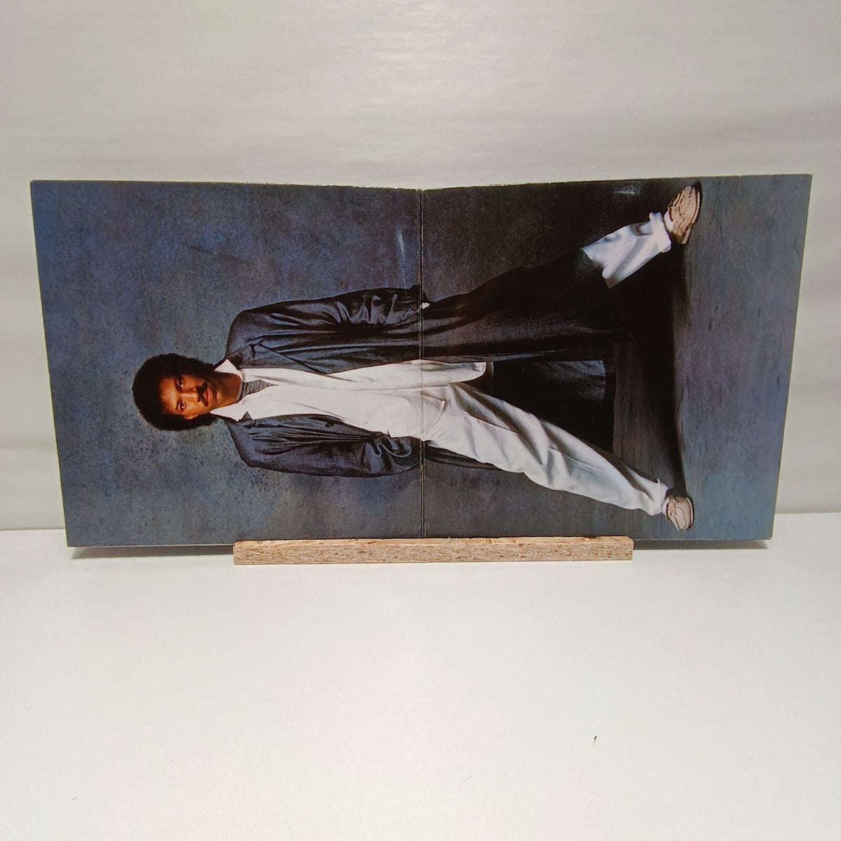 Lionel Ritchie dancing on the ceiling vinyl record VG+/VG+ ZL72412