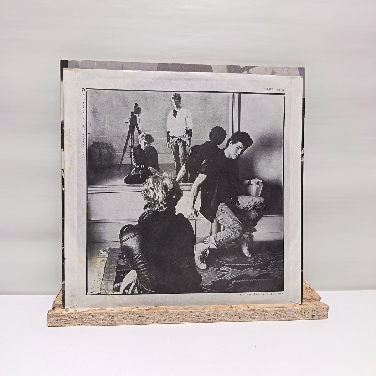 A-ha hunting high and low vinyl record VG+/VG+ WX 30