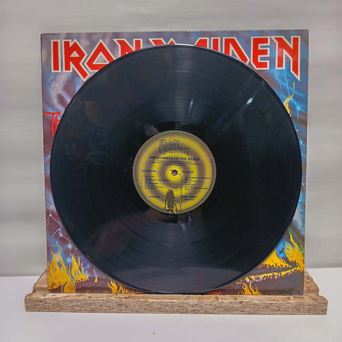 Iron Maiden the number of the beast vinyl record 1982 VG+/VG+ EMC 3400
