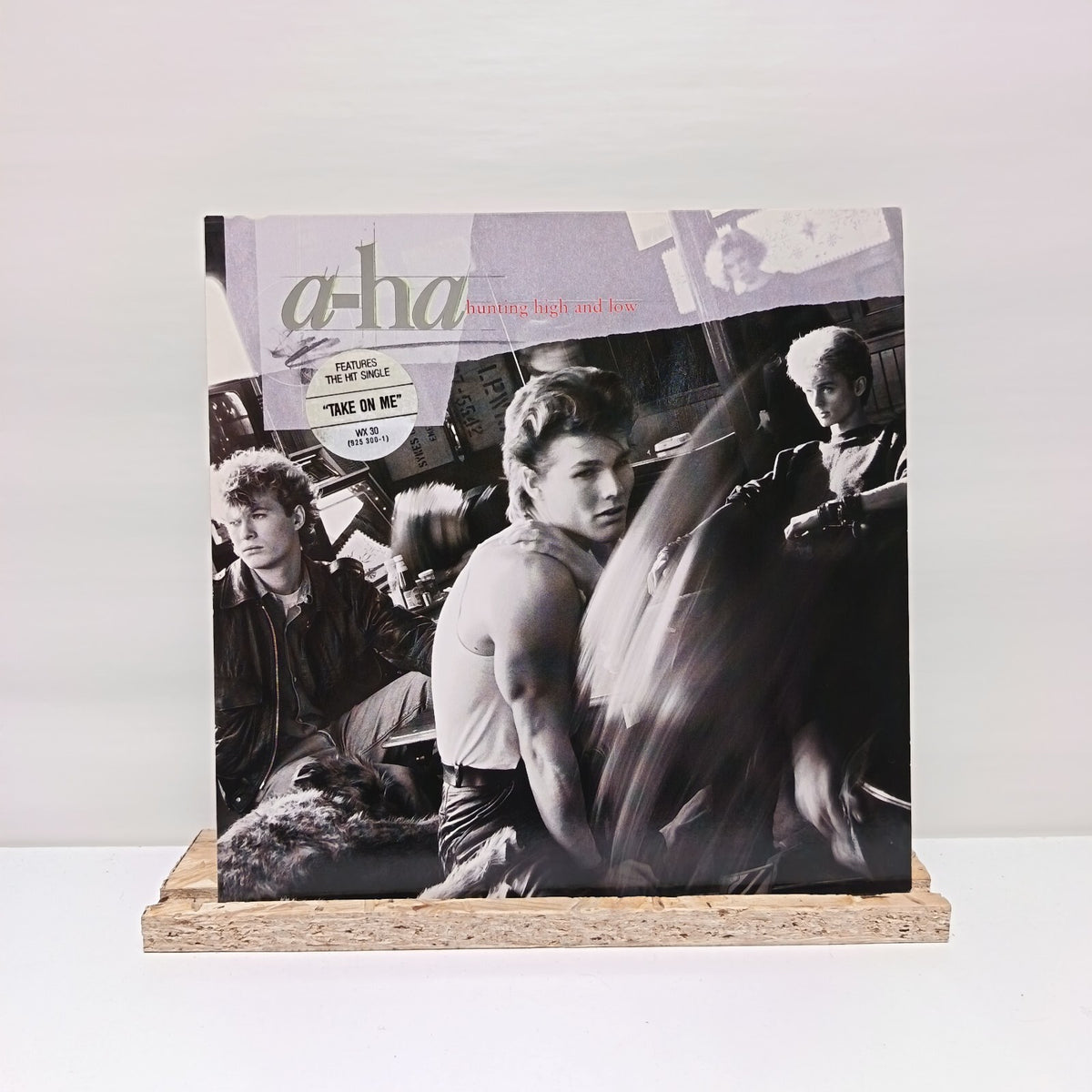A-ha hunting high and low vinyl record EX/EX 925 300-1
