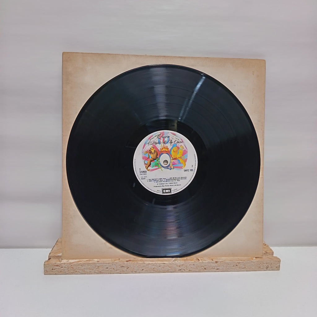 Queen a night at the opera vinyl record VG+/VG EMTC 103