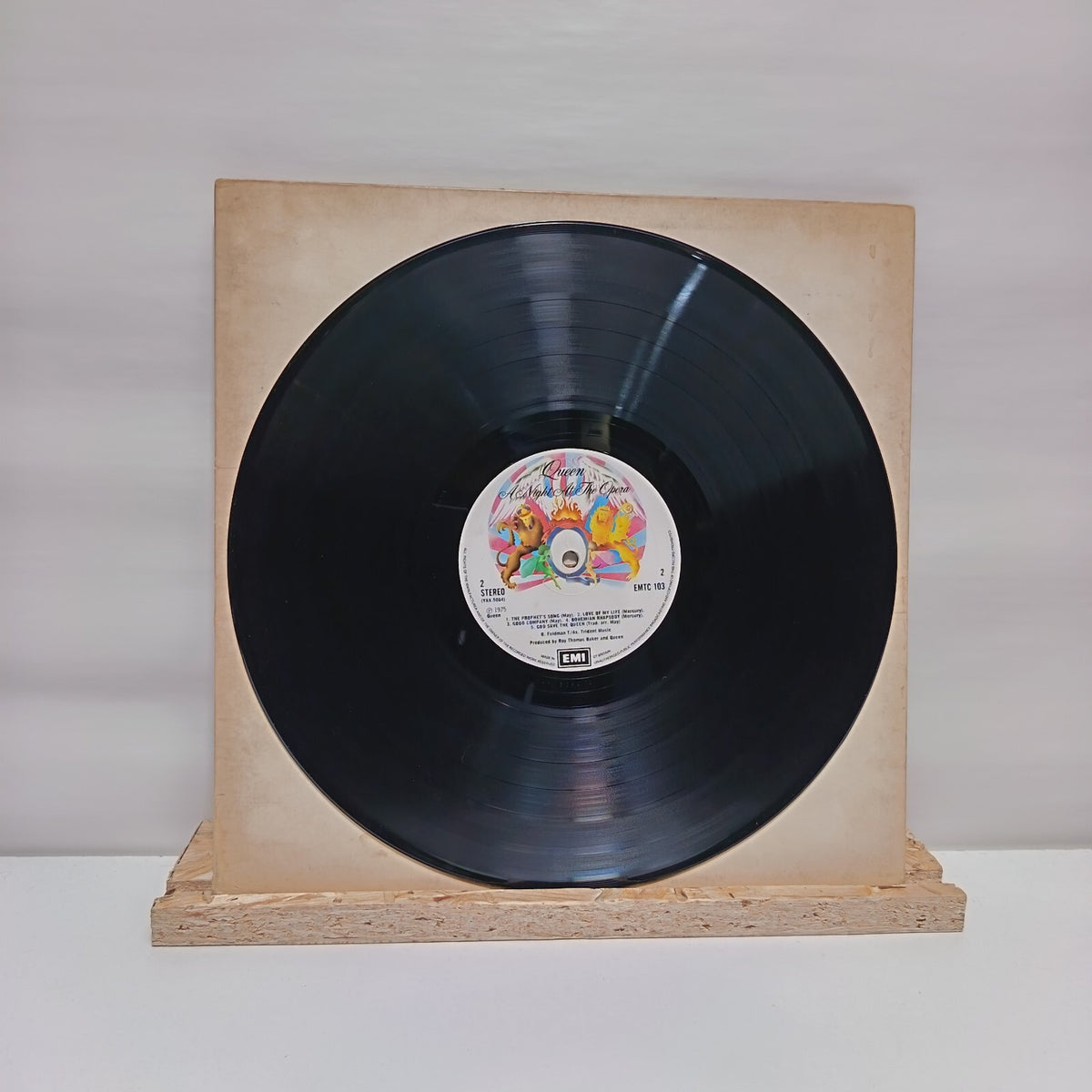 Queen a night at the opera vinyl record VG+/VG EMTC 103
