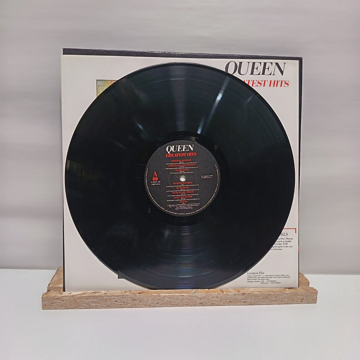 Queen greatest hits vinyl record EX/VG+ EMTV30