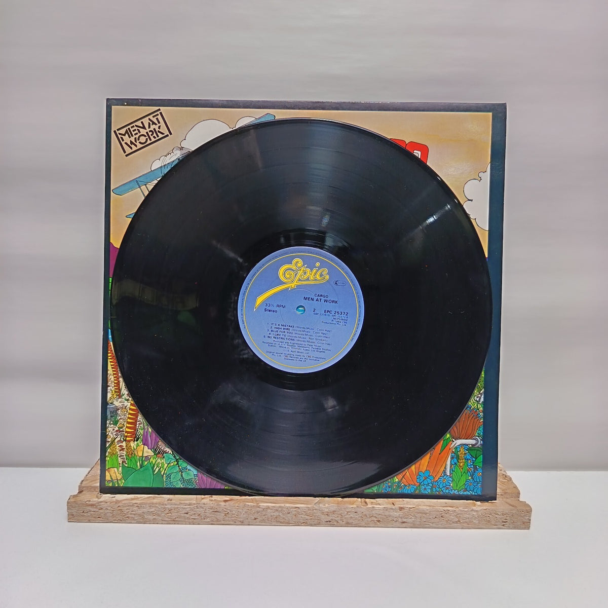 Men At Work cargo vinyl record EX/EX EPC 25372