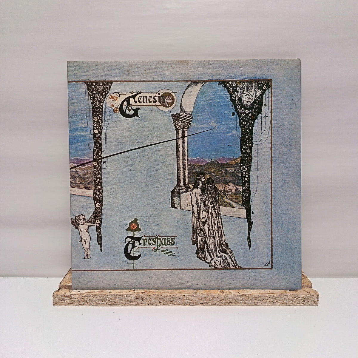 Genesis trespass vinyl record VG+/VG+ CAS 1020