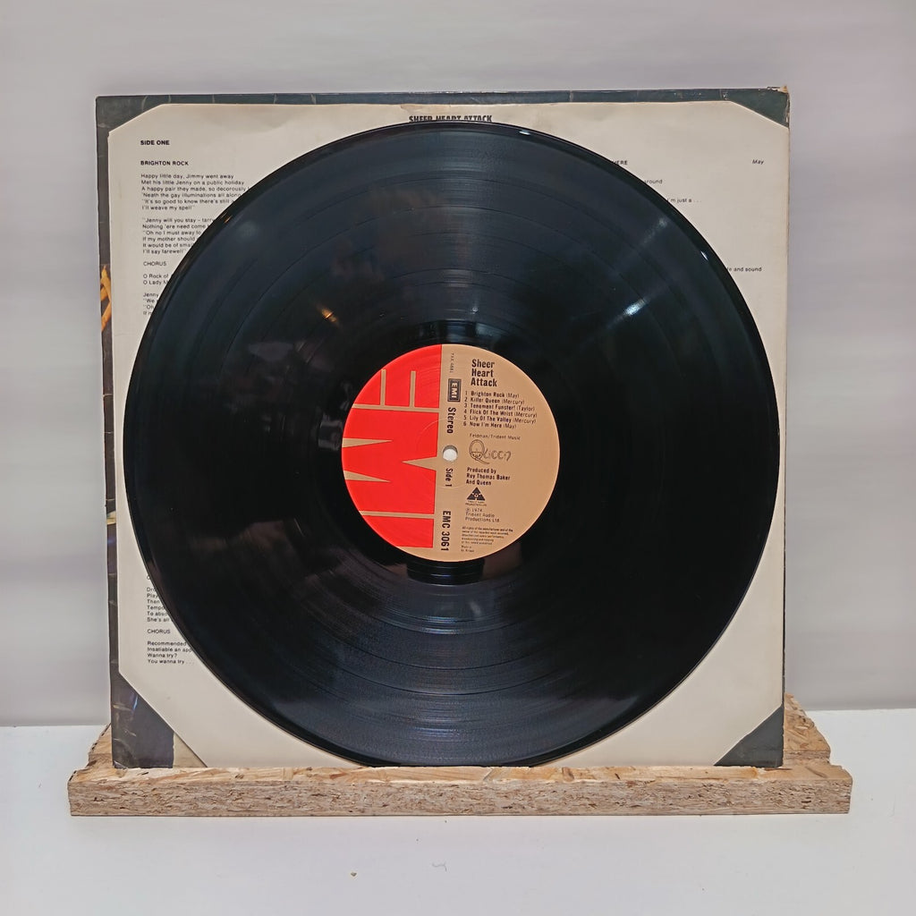 Queen sheer heart attack vinyl record VG+/VG+ EMC 3061