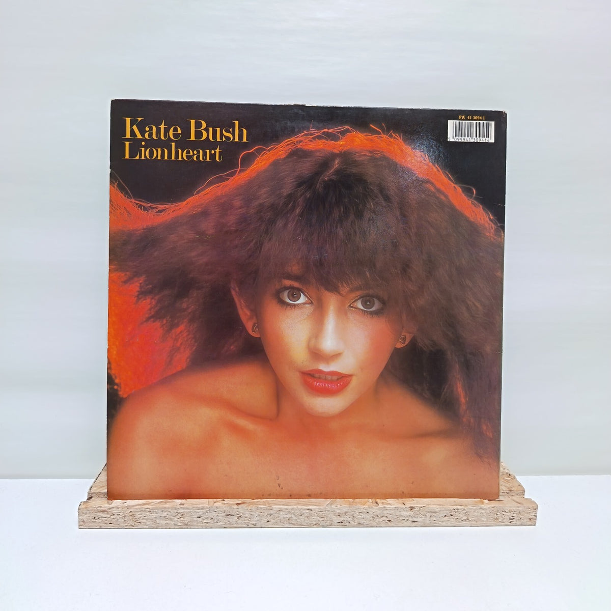 Kate Bush lionheart vinyl record VG+/VG+ FA 41 3094 1