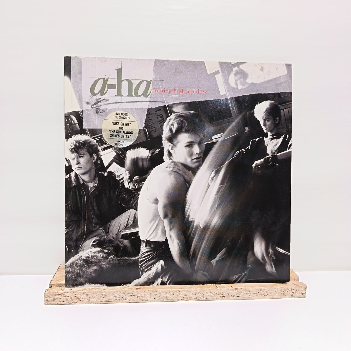 A-ha hunting high and low vinyl record VG+/VG+ WX 30