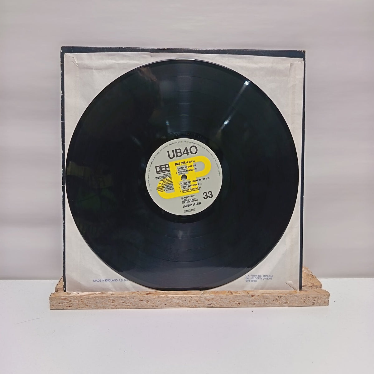 UB40 labour of love vinyl record VG+/VG+ LP DEP 5