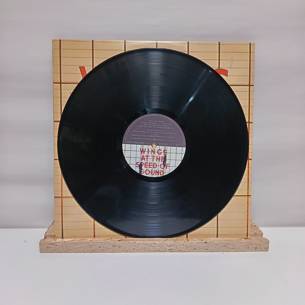 Wings at the speed of sound vinyl record VG+/VG+ PAS 10010