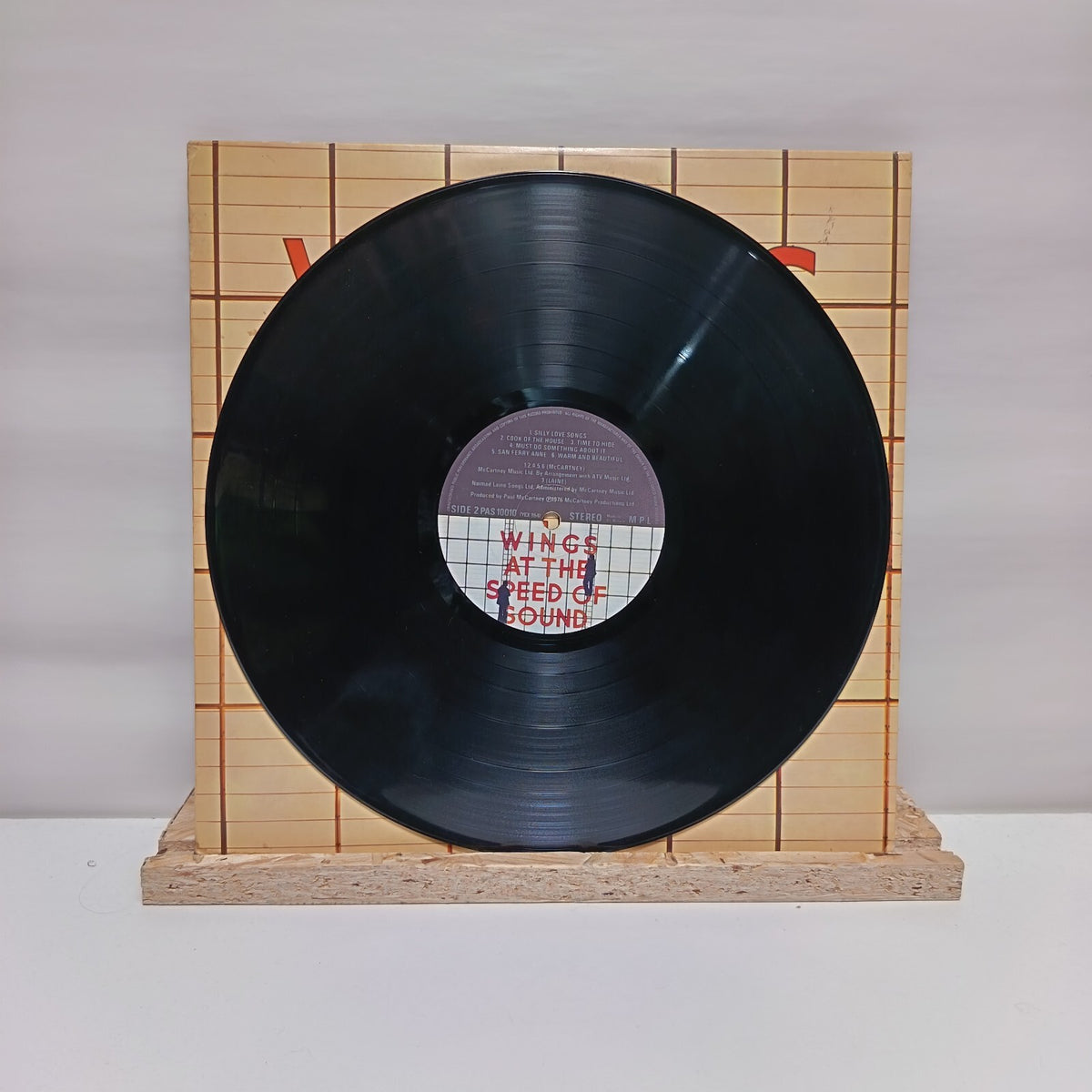 Wings at the speed of sound vinyl record VG+/VG+ PAS 10010