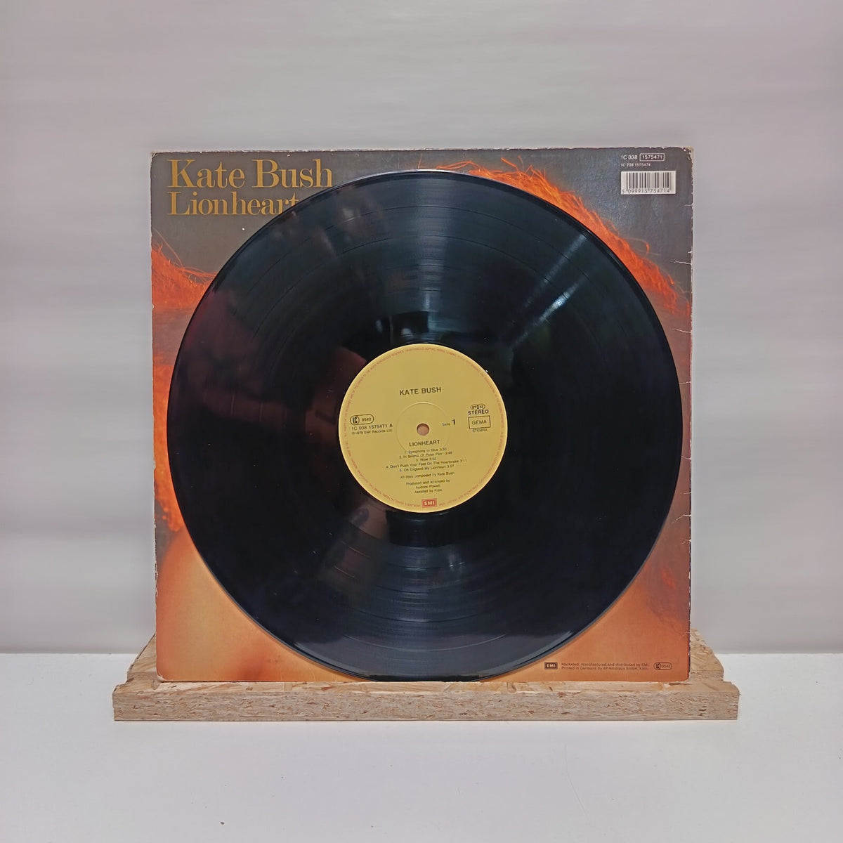 Kate Bush lionheart vinyl record VG+/VG+ 1C 038 1575471