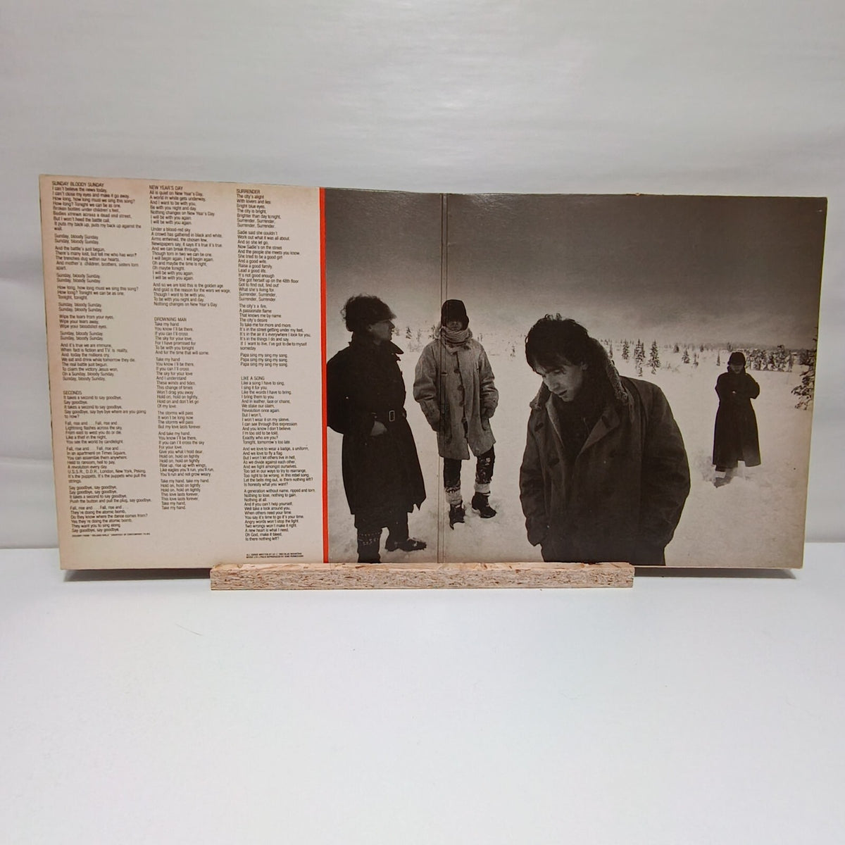 U2 war vinyl record 1983 VG+/VG+ ILPS 9733