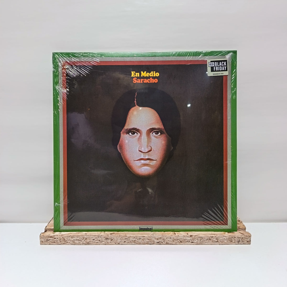 Garrett Saracho en medio vinyl record