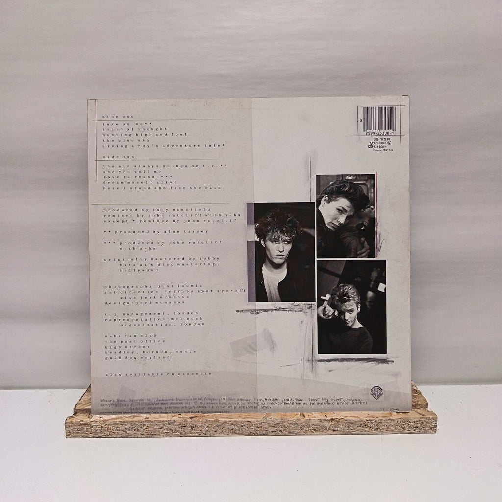 A-ha hunting high and low vinyl record EX/EX 925 300-1