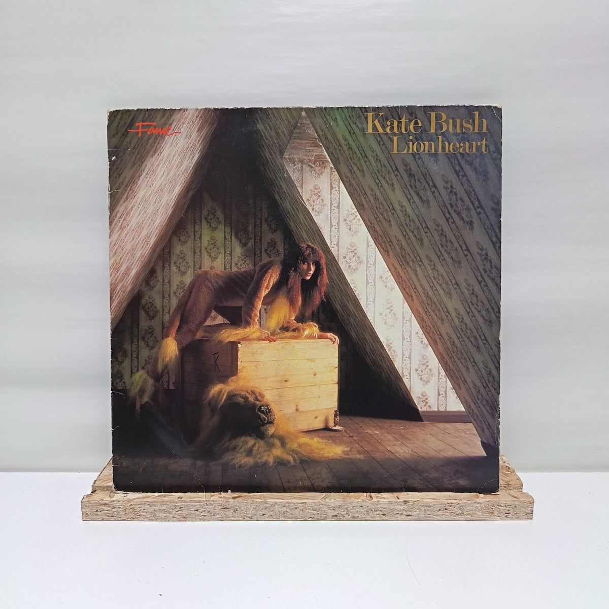 Kate Bush lionheart vinyl record VG+/VG+ 1C 038 1575471