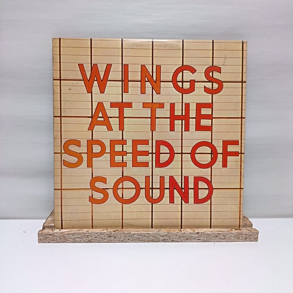 Wings at the speed of sound vinyl record VG+/VG+ PAS 10010