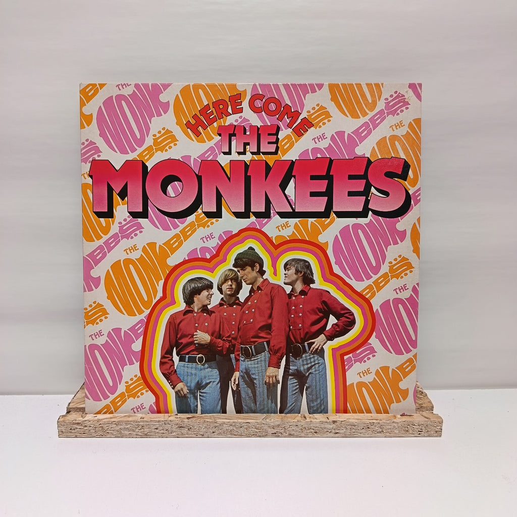 The Monkees here come the monkees vinyl record EX/VG+ GSIX-A-12-117