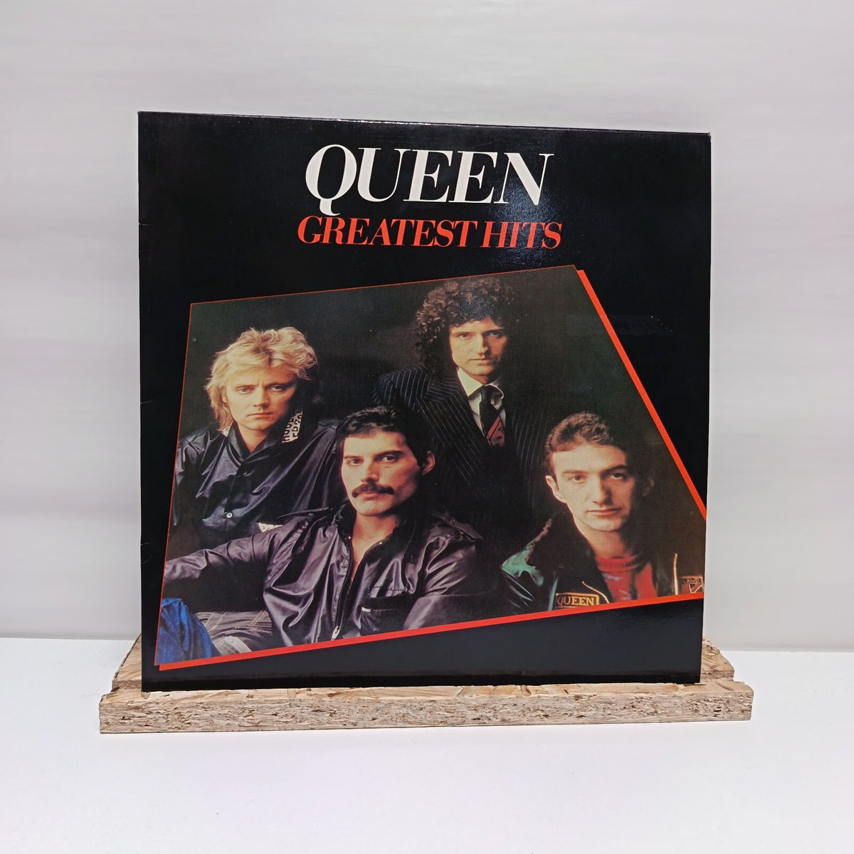 Queen greatest hits vinyl record EX/VG+ EMTV30